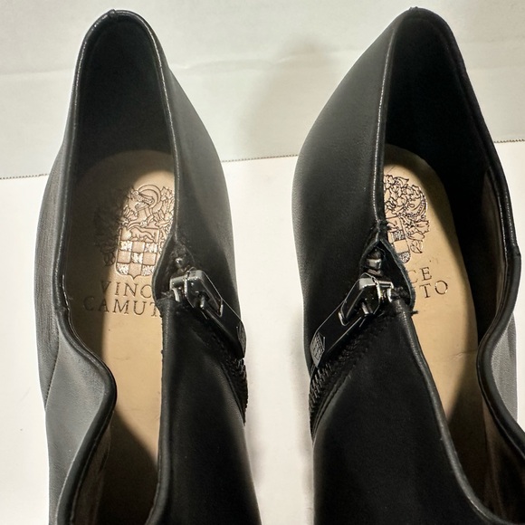 Vince Camuto black booties Women’s 8. Only tried on inside - Picture 7 of 7